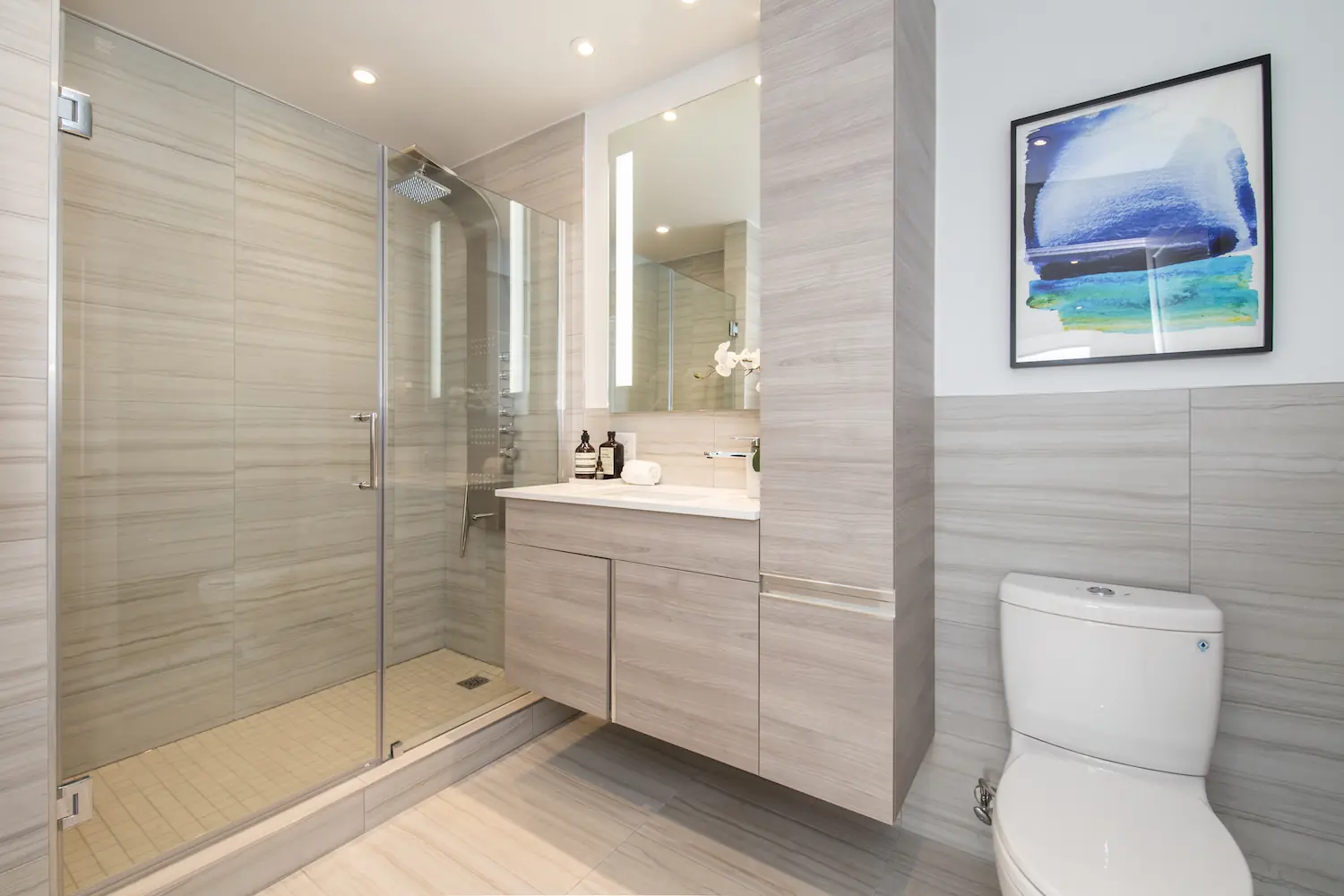 Presidential City Apartments bathroom — image 17