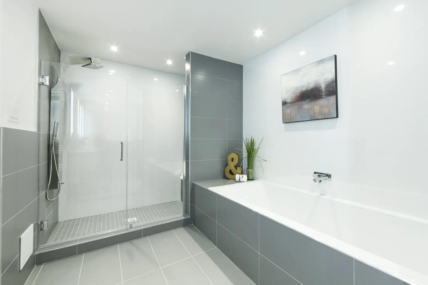 Presidential City Apartments bathroom — image 19